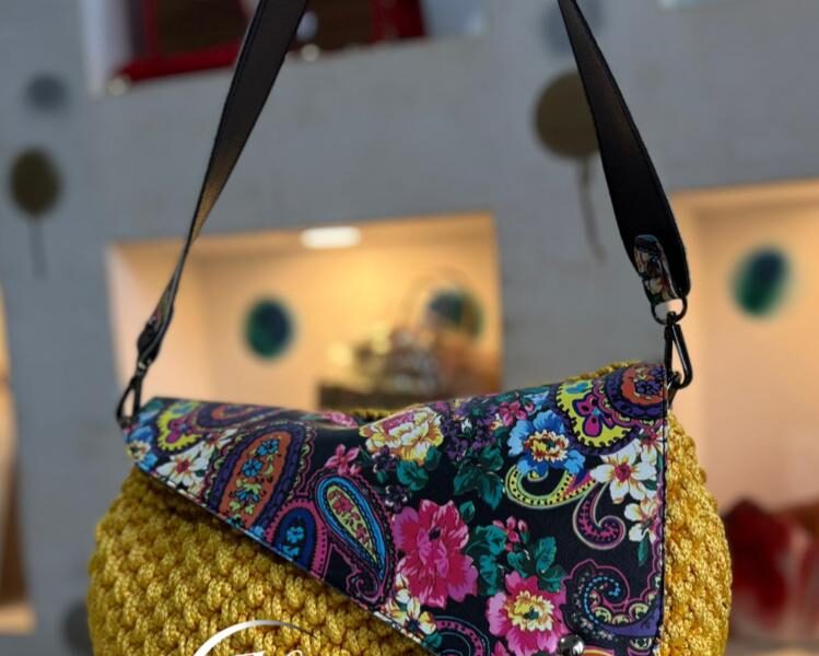 Élégance Authentique : Sac à Main en crochet Guinéen